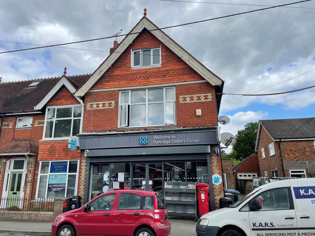 Lot: 175 - SPACIOUS MAISONETTE IN NEED OF UPDATING AND REFURBISHMENT -